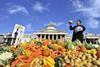 Feeding the 5000 feedback food waste tristram stuart