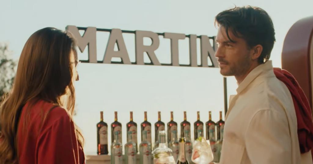 ‘Martini Man’ Jonathan Bailey mixes levity and sophistication