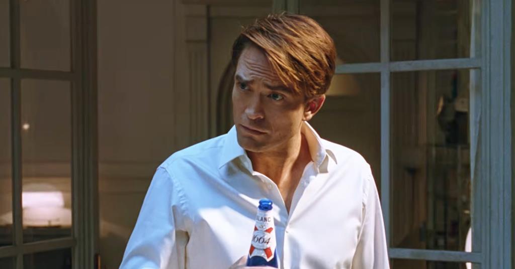 Robert Pattinson debates taste in 1664 campaign