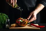 salad oil pour