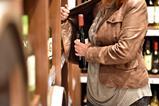 shoplifting steal wine stealing shopper alcohol GettyImages-1092746882