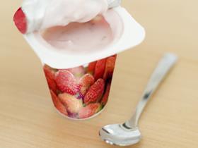 yoghurt pot spoon