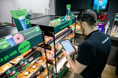 Store colleague using Cybake ISB