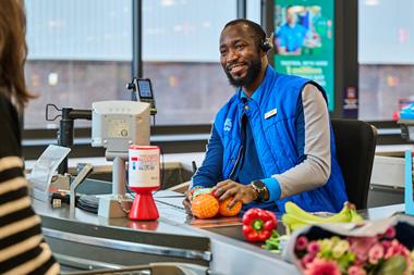 aldi store worker checkout