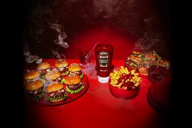 SHOT2_HeinzChilliBite_Burgers_NOHANDS_10420_V2