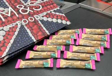 M&S Vanilla Fudge Bar paper packaging