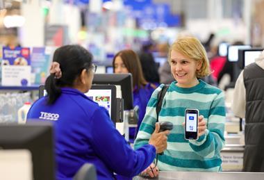 tesco store checkout clubcard pay customer worker (1)