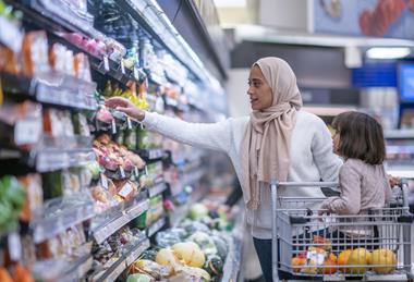 muslim shopper family