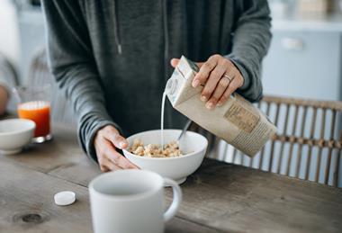 plantbased milk oat cereal vegan
