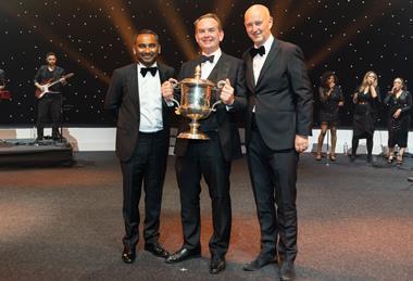 The Grocer Cup - Alex Whitehouse - 260707_thegrocergoldawards_royalalberthall_winnners_020_(Carl Sukonik - www.thevain.co.uk - @thevainphotos)