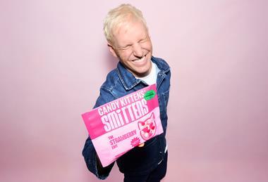 Jamie Laing holding Smittens pack