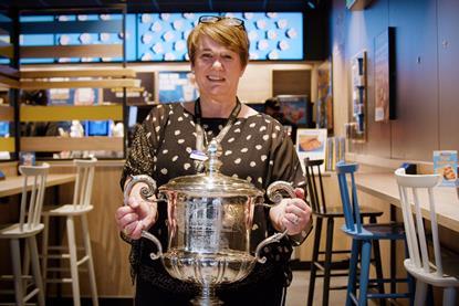 Roisin Currie with trophy