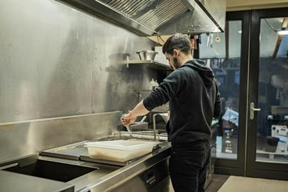 pexels-sdvmovies-7124346