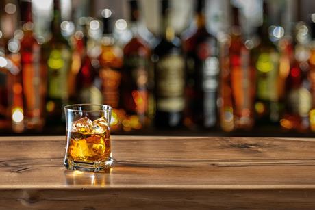 whisky_glass_bar_GettyImages-1345260833