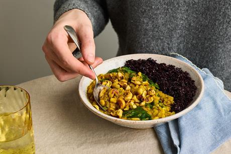 ZOE_ Sweetcorn and Spinach Dhal with Curried Cashews_landscapehand