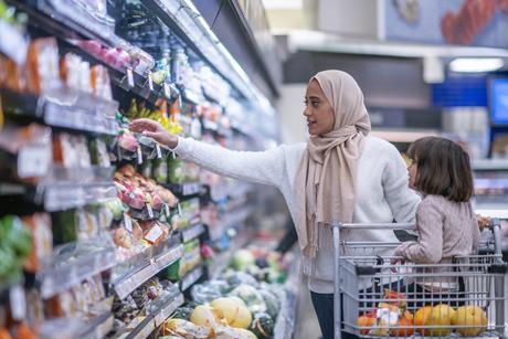 muslim shopper family