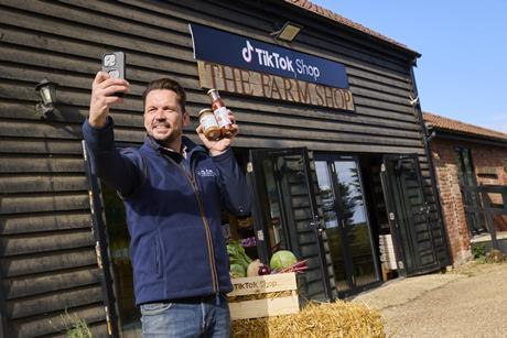 20250923_R10TT_JF_0482_v1 (1) (2)