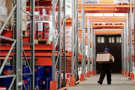 warehouse worker fulfilment centre pexels