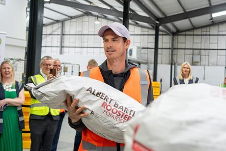 Andy Murray unloads AB potatoes