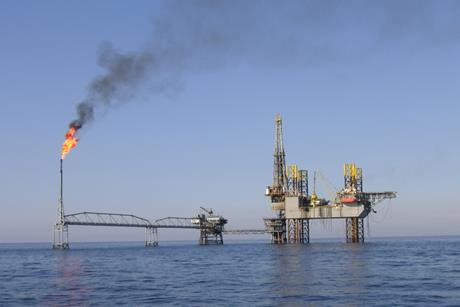 Oil rig in Gulf near Iran GettyImages-172261010