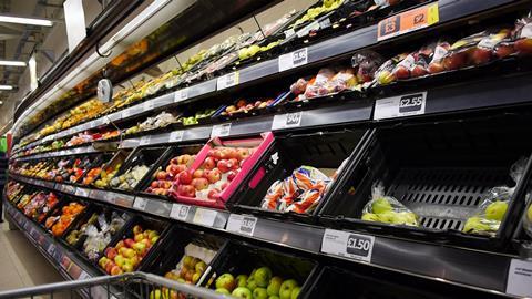 shelf label price fruit apples sainsburys GettyImages-454096809