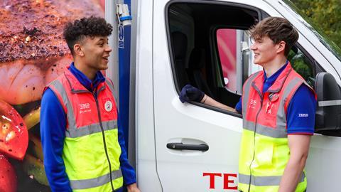 tesco store worker staff home delivery (4)