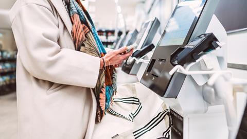 supermarket self check out apple pay shopper