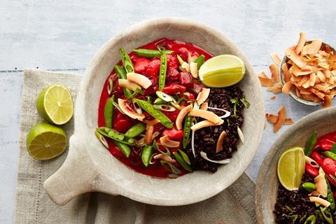 Beetroot & butterbean Thai curry with black rice_1rs