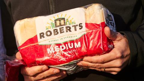 Ruth Downes from Fareshare & Will Harrop from Roberts BakeryMWdec23-559998