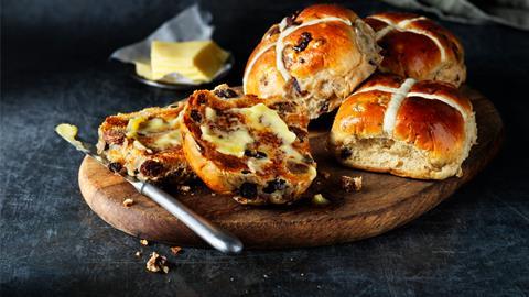 02_kt_345033_luxury_hot_cross_buns_0076