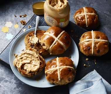 M&S Golden Blond Chocolate & Salted Caramel Hot Cross Buns, 260g - £1.65 or 2 for £2.50