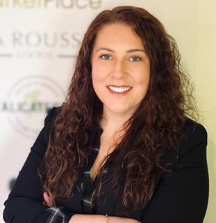 Niamh headshot cropped 2