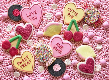 biscuiteers love is sweet luxe biscuit tin (2)