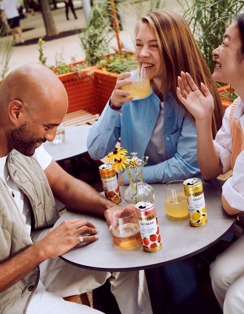 Large-240820_Twinings_Sparkling_Tea_Lifestyle_SHOT_01_0092_V03 (2)