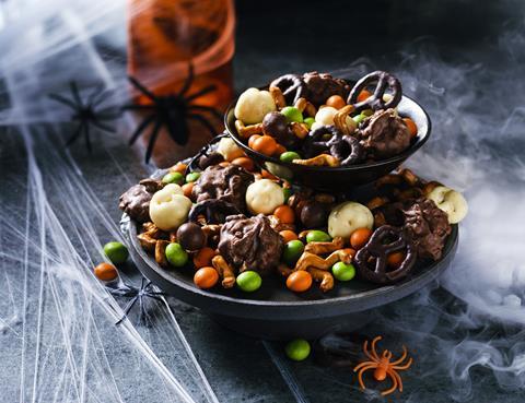 HallowSCREAM munch mix 29355778 kt_2803