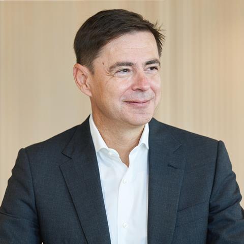 stefan-bomhard