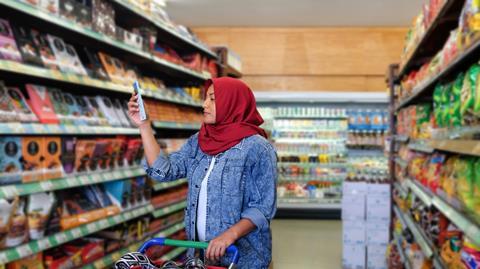 chocolate shopper supermarket GettyImages-1262599712