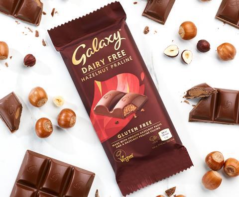 treats_by_mars-01_galaxy_hazelnut_praline_df_lifestyle_sq-ref2008652