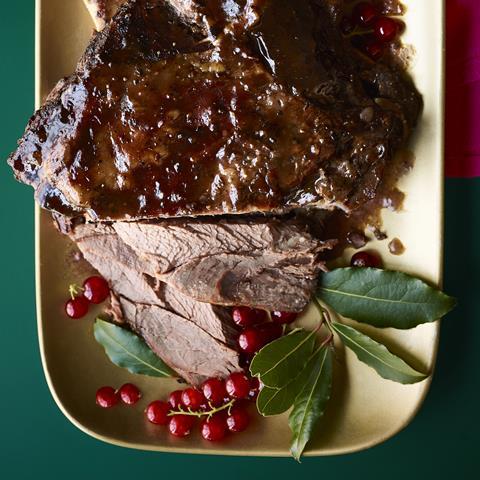 WaitrosePartnersPressPack_Christmas2021_SlowCookedBoneInBritishVenisonShoulder_HIGHRES