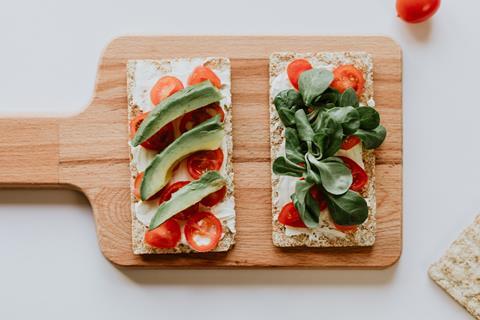 vegan snack avocado tomato crackers