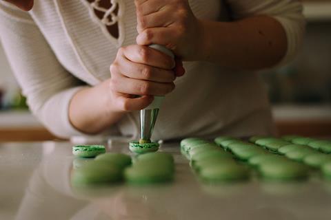 baking macarons