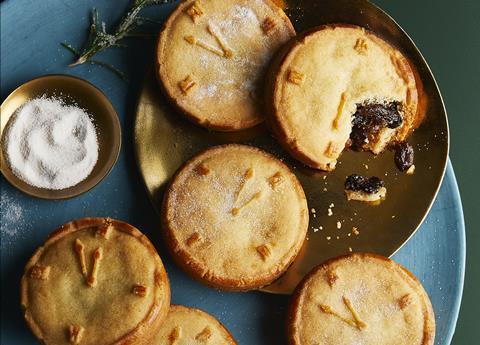 Waitrose_Partners_Christmas2020_HestonfromWaitrose6TheNightBeforeChristmasMincePies_HIGH_RES