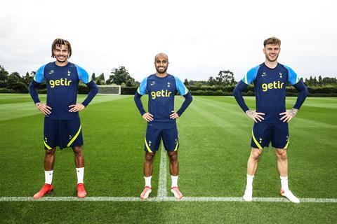 Tottenham Player in Getir branded training wear