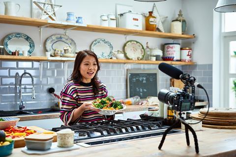 social media influencer trends food vlog