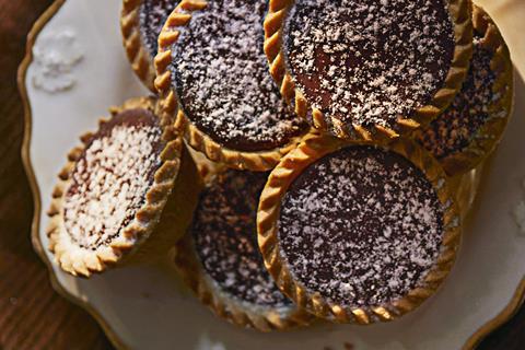 W_CHRISTMAS25_4-CHOCOLATE-ORANGE-TARTS_A_HIRES