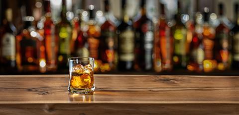 whisky_glass_bar_GettyImages-1345260833