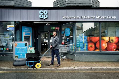 UNP Co Op 43482 Walking Online Deliveries St.Columb004