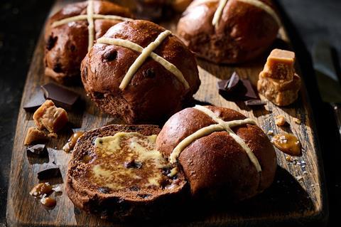 Irr Chocolate & Caramel Hot Cross Bun_01