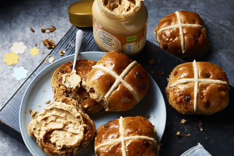 M&S Golden Blond Chocolate & Salted Caramel Hot Cross Buns, 260g - £1.65 or 2 for £2.50