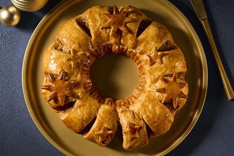 12237_signature_sausage_roll_wreath_rt_rgb_6x4_low